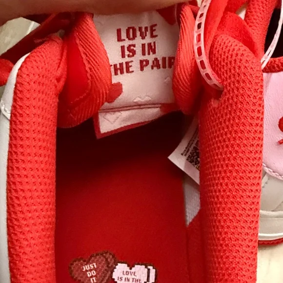Nike Valentine’s Day Red and White Sneakers size 7Y brand new - Picture 6 of 12